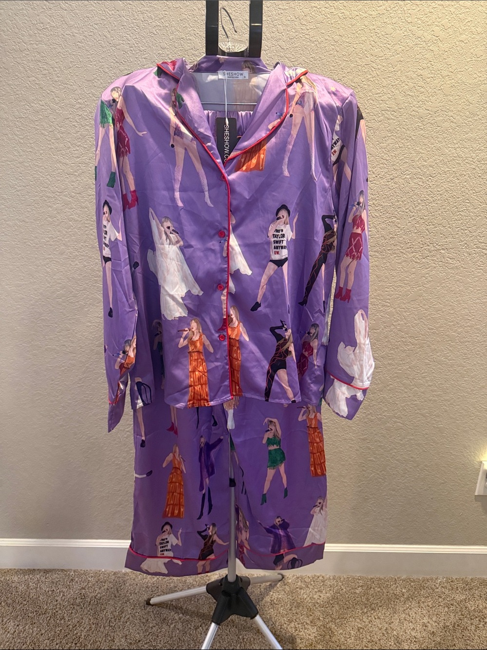 Taylor Swift NWT Purple Multicolor Performer Print Pajama Set. Size S